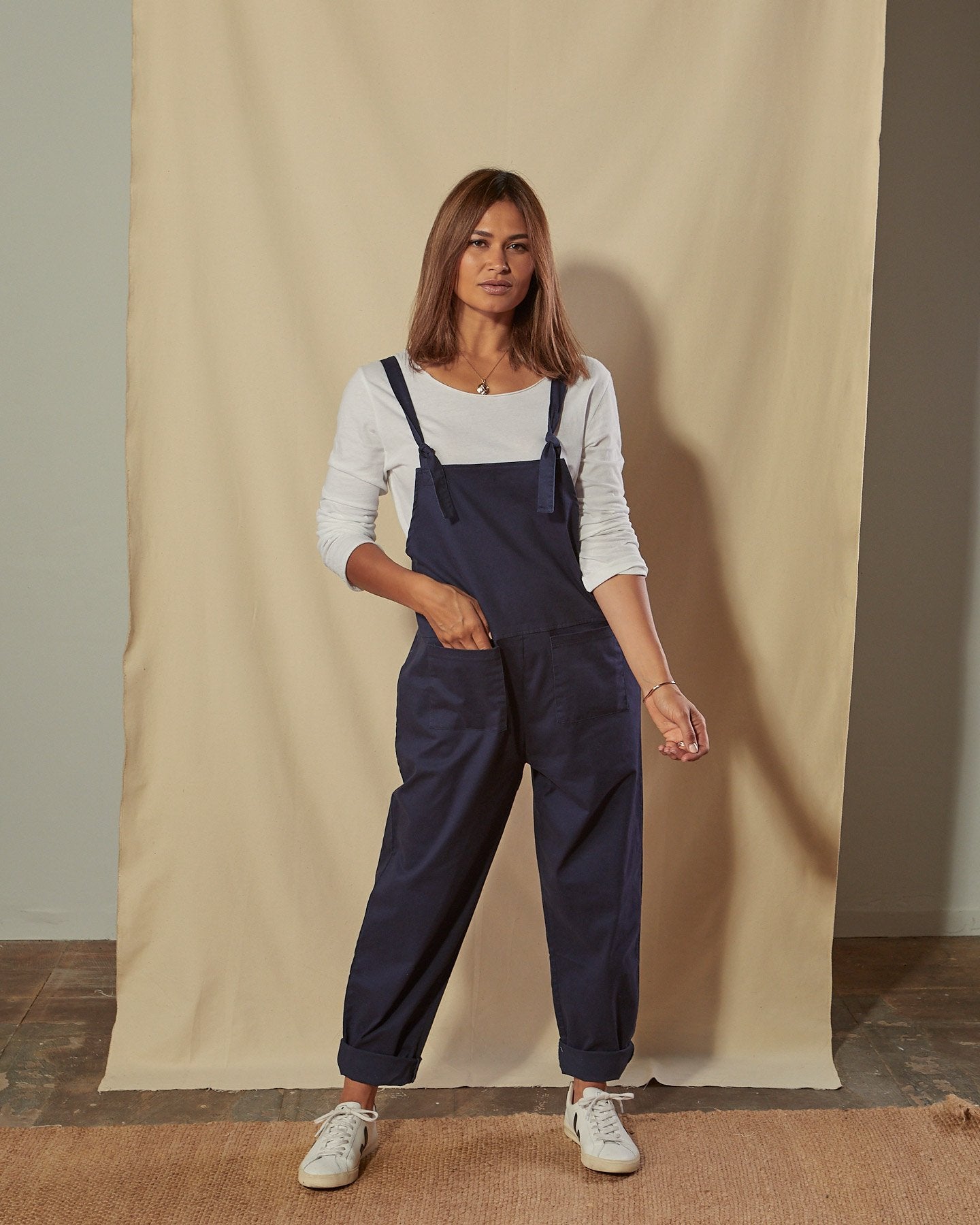 https://www.dungarees-online.com/cdn/shop/products/catherine-navy-bib-overall-front.jpg?v=1638380926